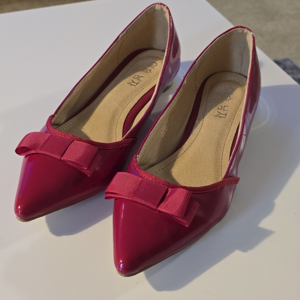 Elegant Red Flats with Bow Accent